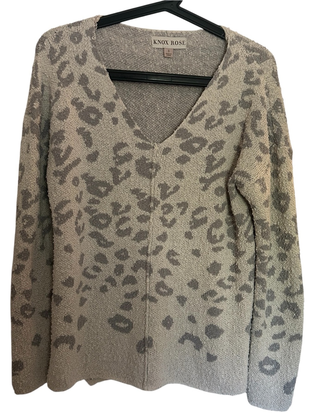 Knox Rose Women's Gray Leopard V-Neck Pull Over Sweater Size S Good Condition